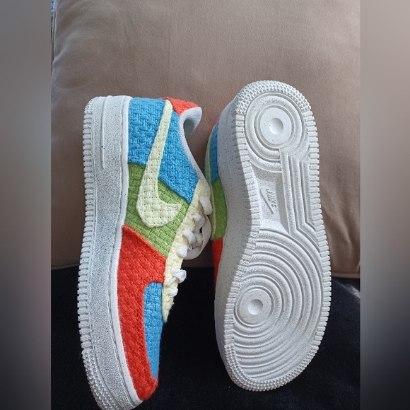 Nike Air Force 1 LV8 Kids size: 5Y multicolor. - Picture 6 of 10